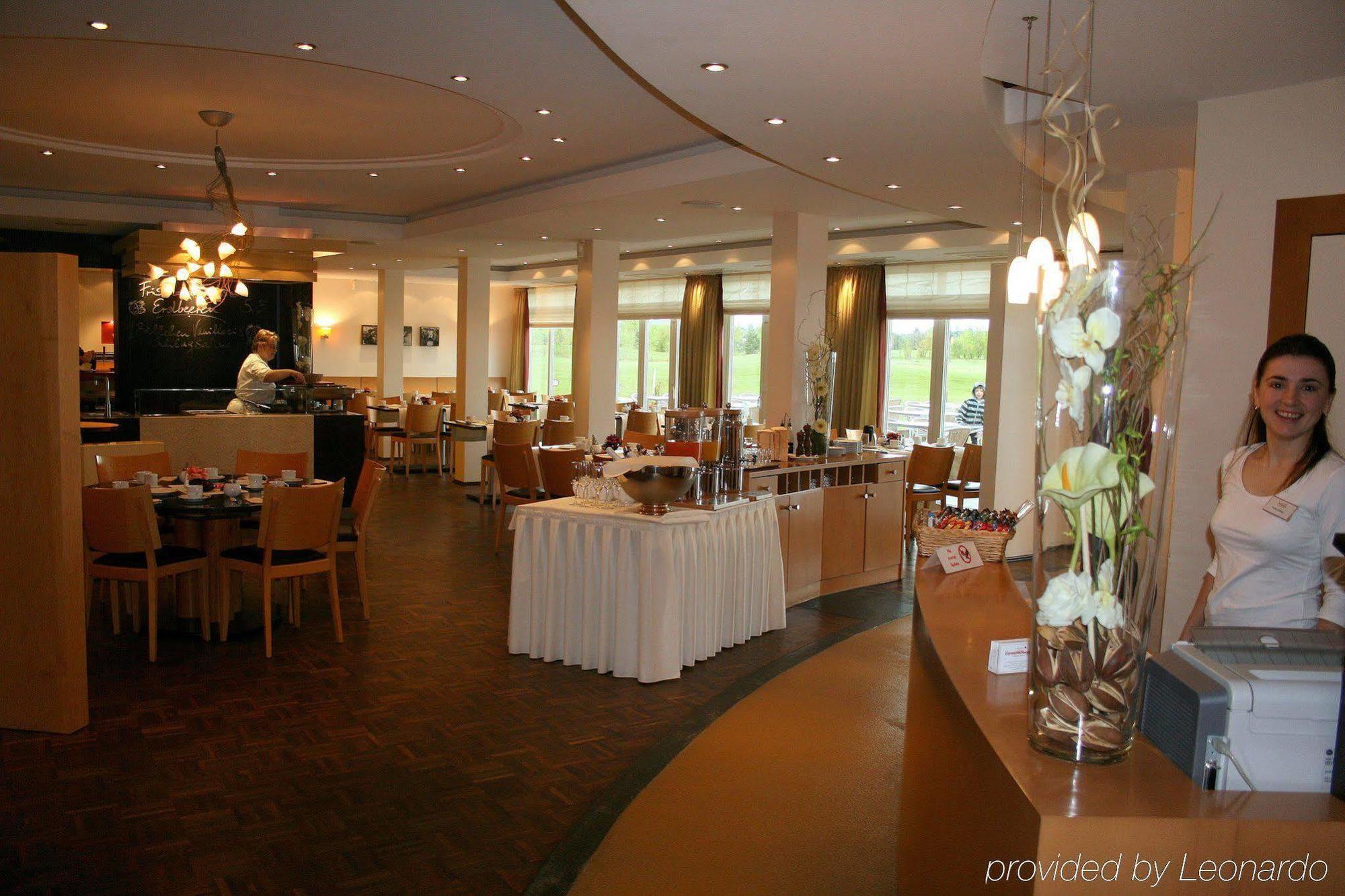 Gut Heckenhof Hotel & Golfresort An Der Sieg Gmbh & Co. Kg Eitorf Restaurant photo